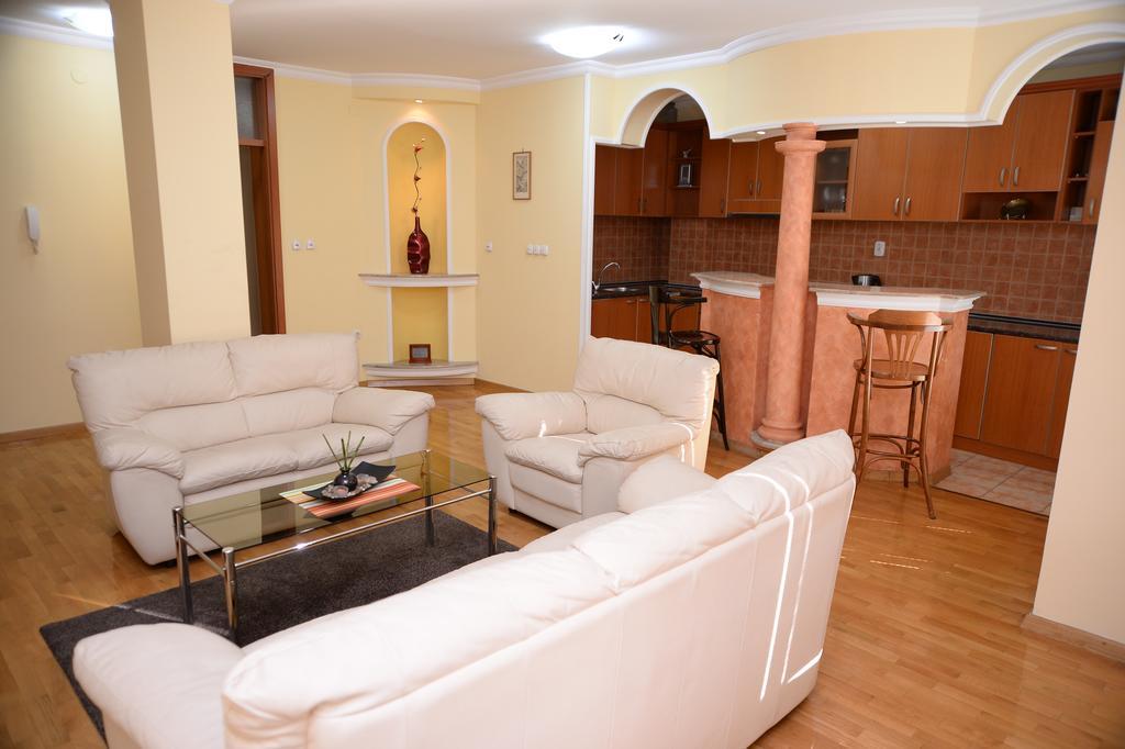 Exclusive Central Apartments Skopje Esterno foto