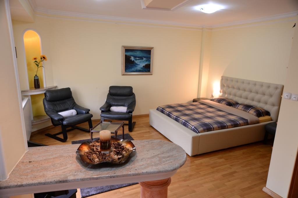 Exclusive Central Apartments Skopje Esterno foto
