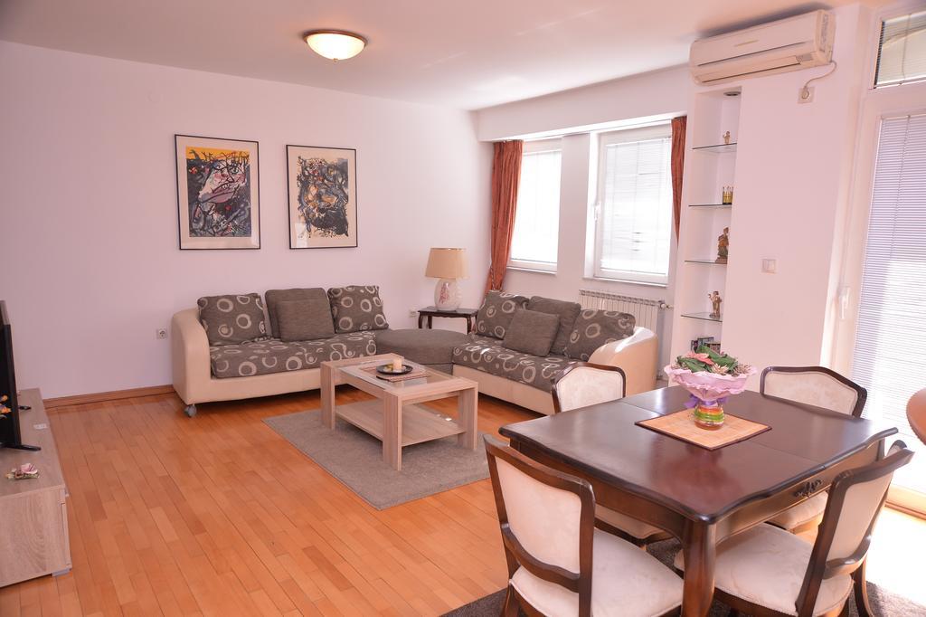 Exclusive Central Apartments Skopje Esterno foto